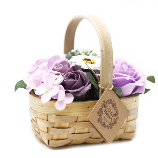 Bouquet dans un panier en osier - lilas moyens