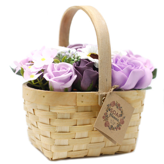 Bouquet dans un panier en osier - gros lilas